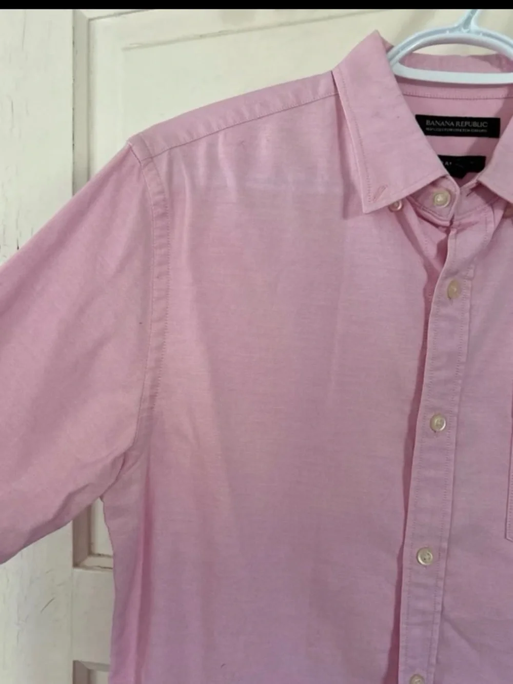 Banana Republic Men's Grant Fit Light Pink Button-Down Dress Shirt. Size Smal